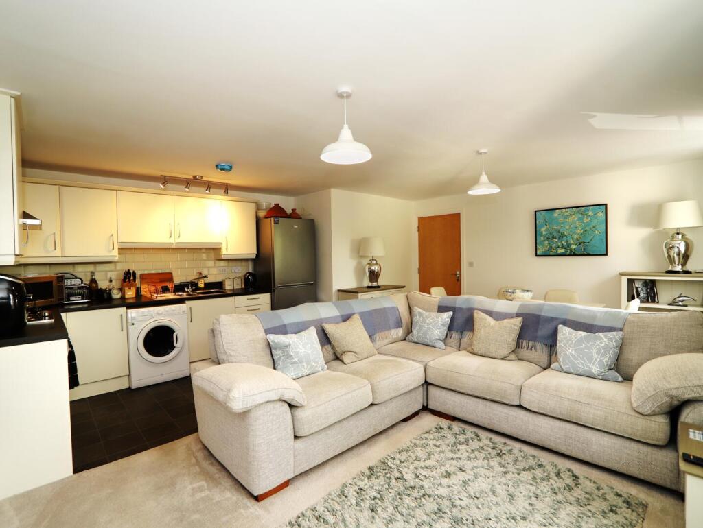 Meadow View, Tyla Garw, Pontyclun photo 4