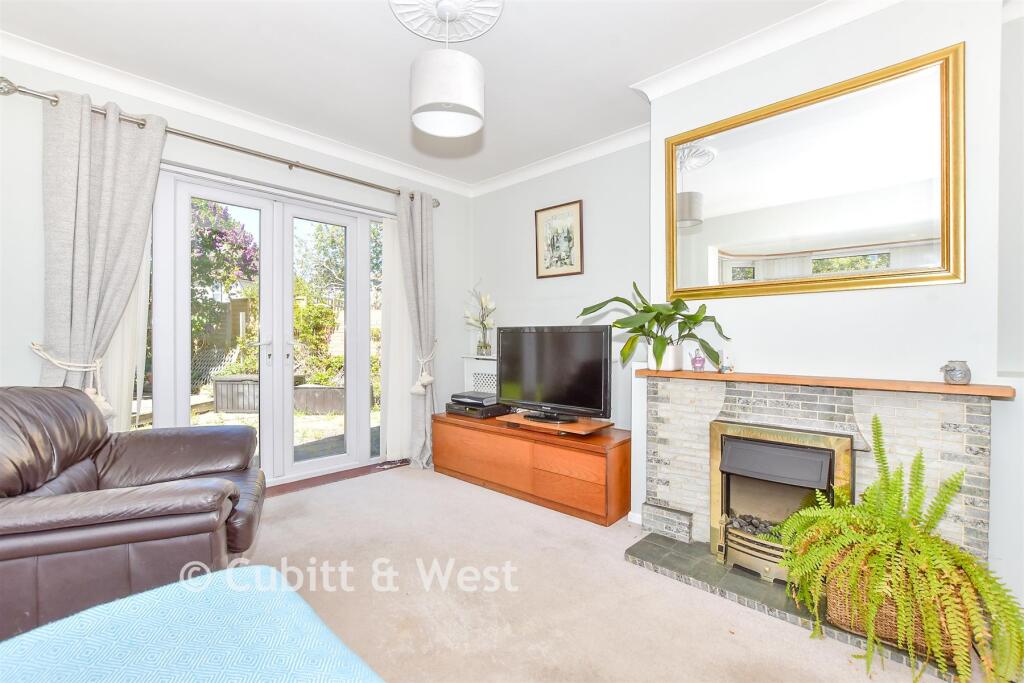 Sea Grove Avenue, Hayling Island, Hampshire - View 2