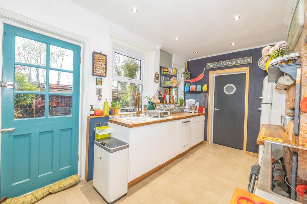 9, Kings Avenue photo 4