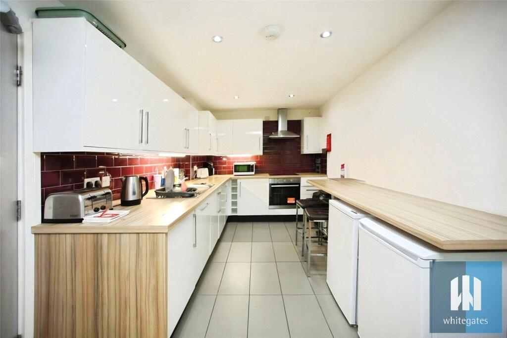 House in Huddersfield - View 5