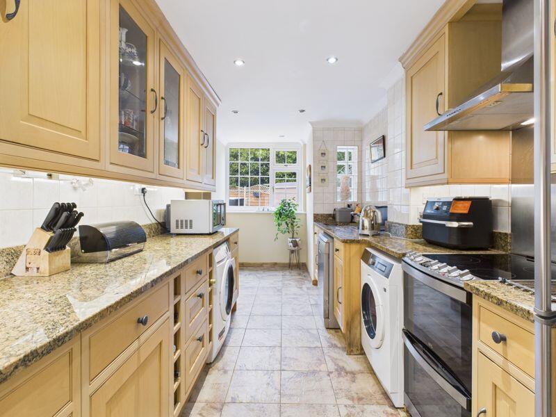 House in Tunbridge Wells, Romford, Pembury - View 5