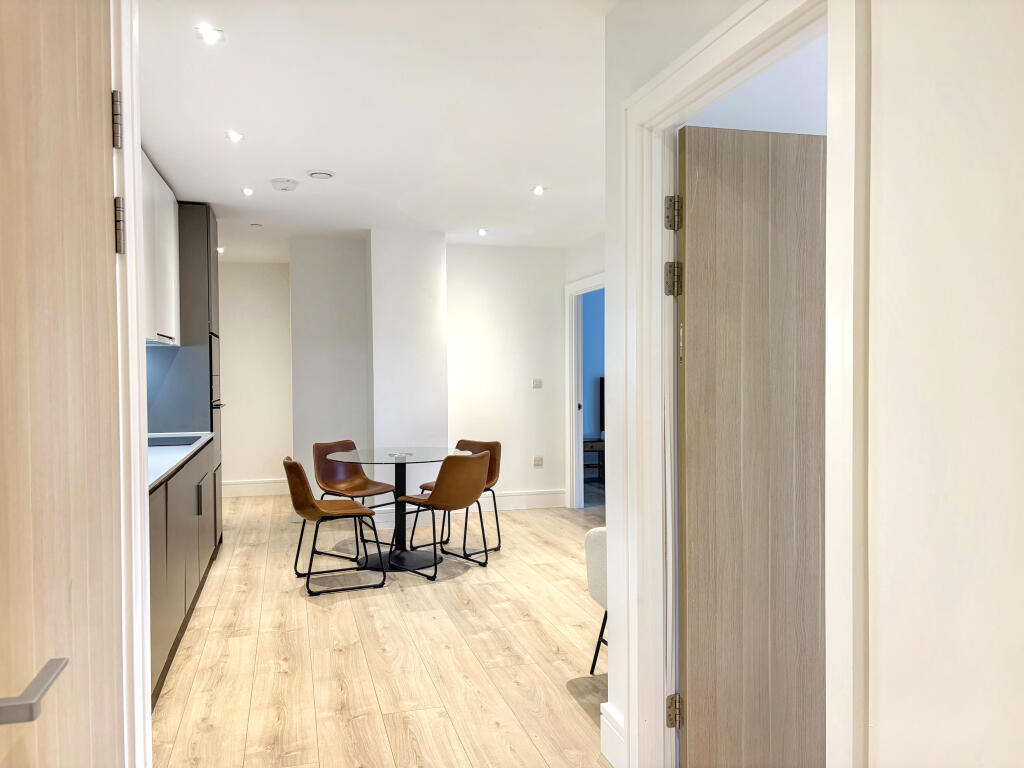 Apartment in Sutton - View 3