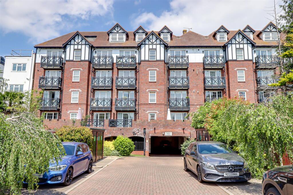 Main image of property: Leigh Road, Leigh-on-Sea, Essex