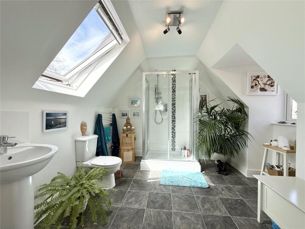 House in Surrey Heath, Mytchett - View 5