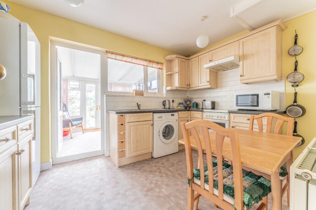 House in Bexleyheath, Barnehurst - View 3