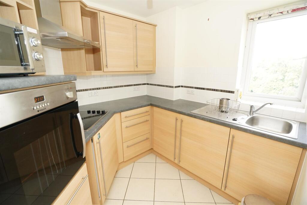Apartment in Bolton - View 4