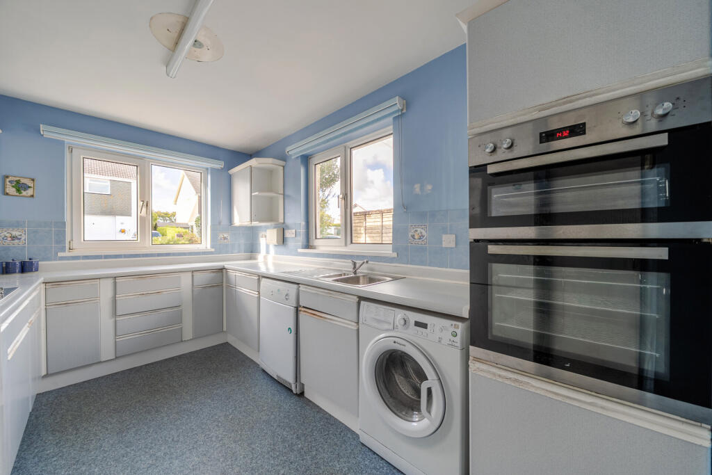 Barton Close, Helston, Cornwall, TR13 photo 4
