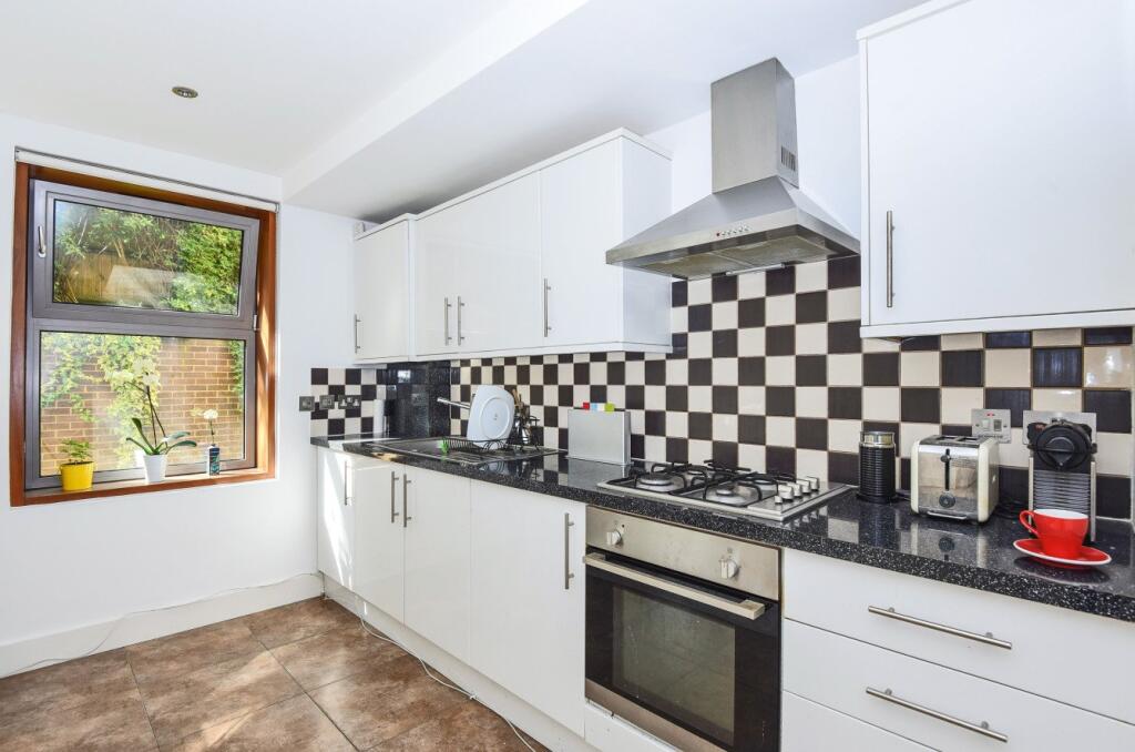 Apartment in London, Royal Borough of Kingston upon Thames - View 4