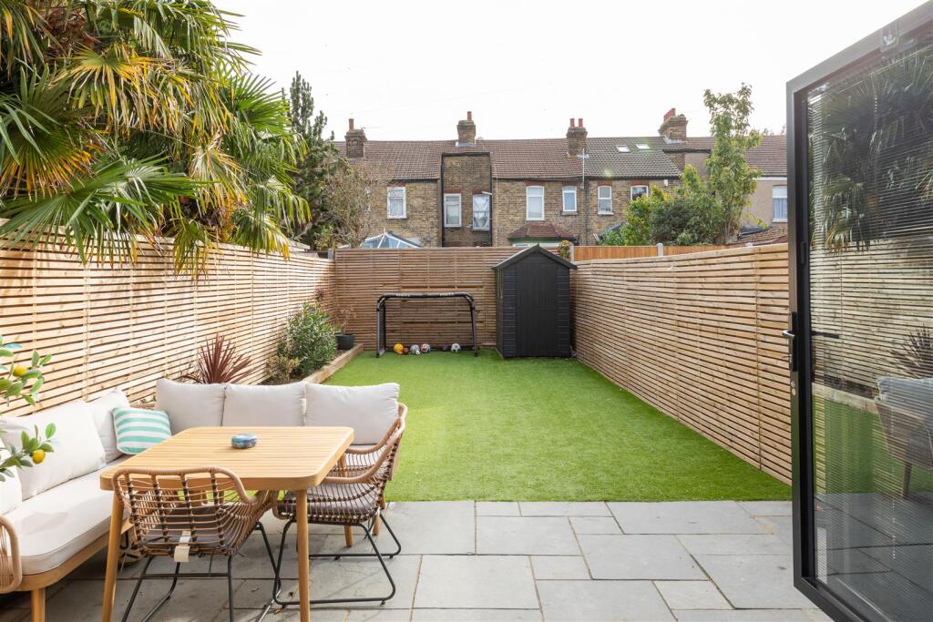 Waverley Road, South Woodford photo 4