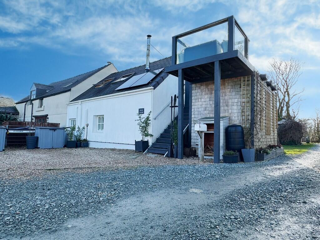 Main image of property: Bodorgan, LL62