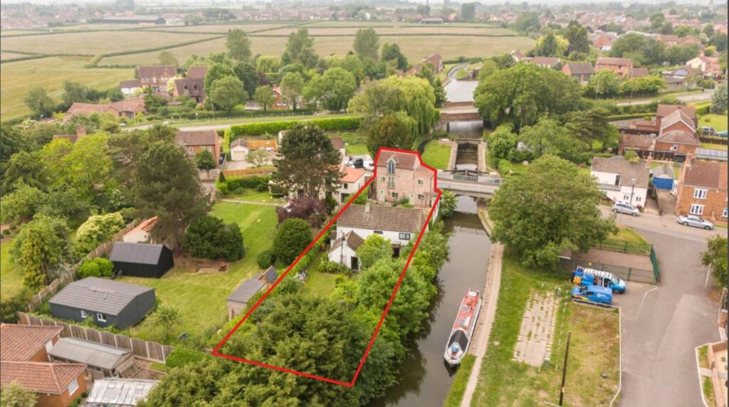 Main image of property: Station Road, Misterton, DN10