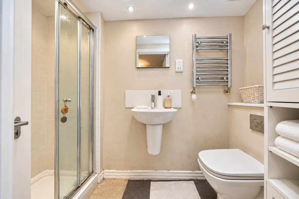 House in Southall - View 5