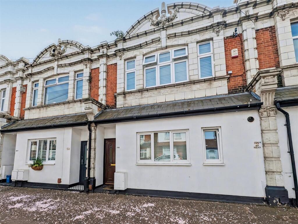 Main image of property: Glendale Gardens, Leigh On Sea, Essex