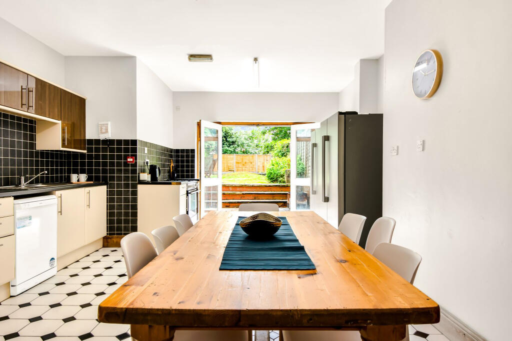 House in Leeds, West Yorkshire - View 3