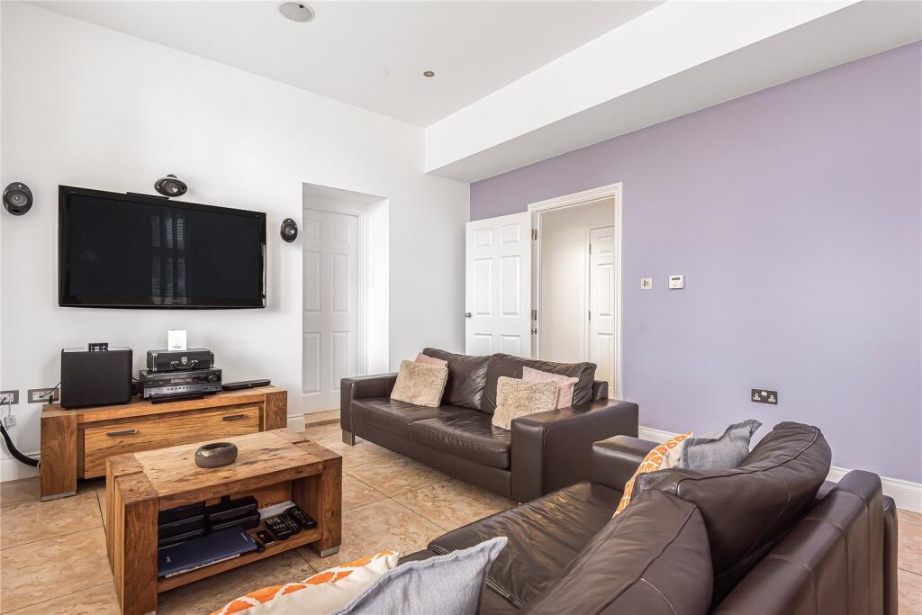 Apartment in Watford - View 4