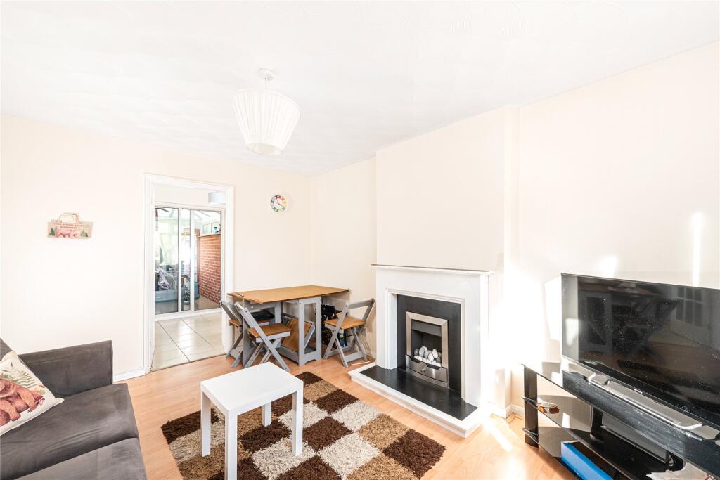 Fontwell Drive, Bletchley, Milton Keynes, Buckinghamshire, MK3 photo 2