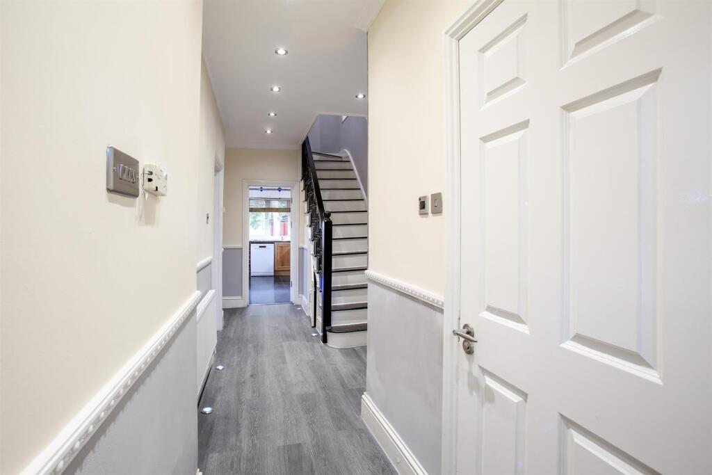 4 bedroom semi-detached house for rent