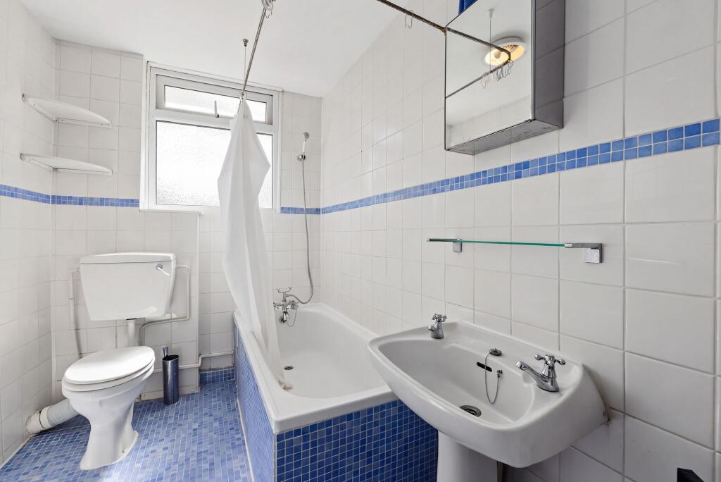 Apartment in London, Stroud Green - View 3