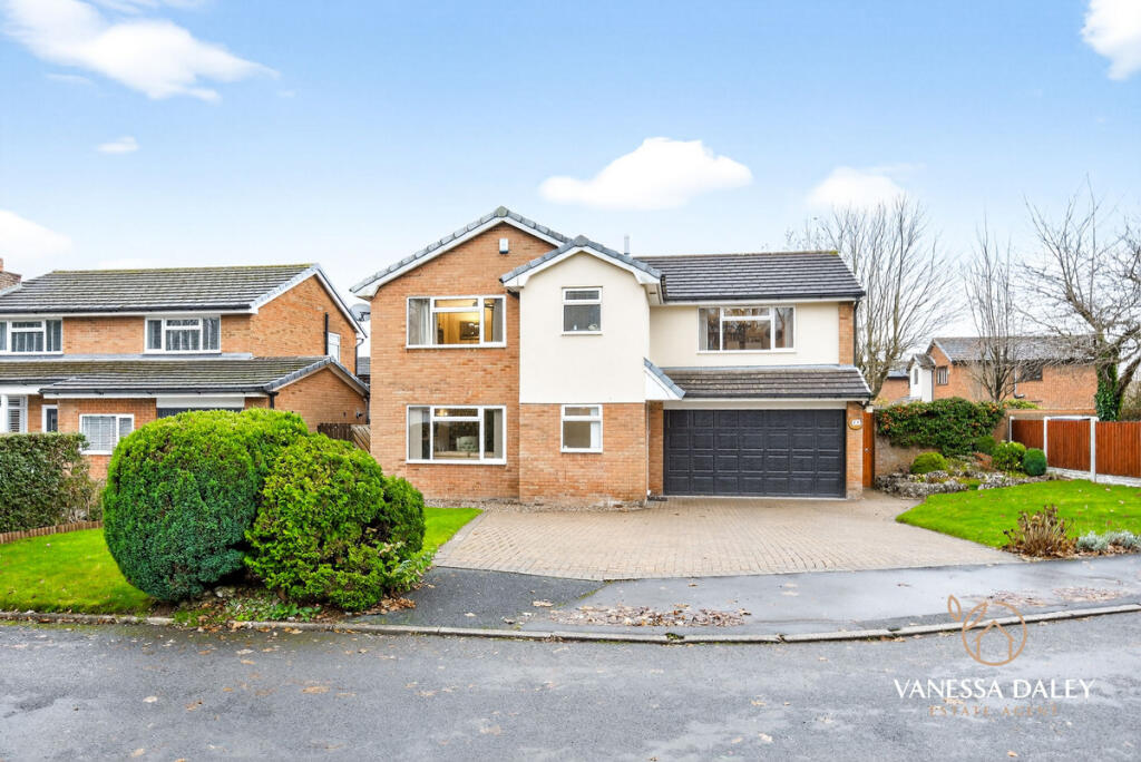 5-bed detached on Greenacres, Preston, PR2 7, £400,000