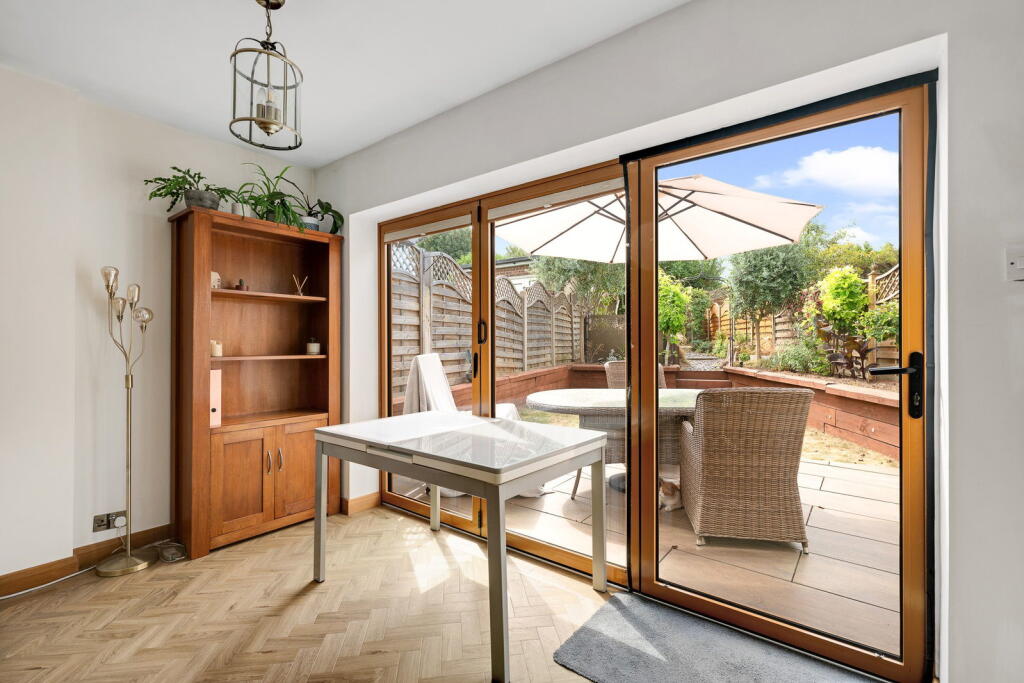 House in Dartford - More