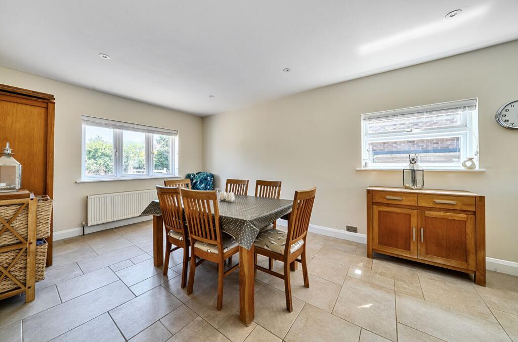 House in Chichester, Selsey - More