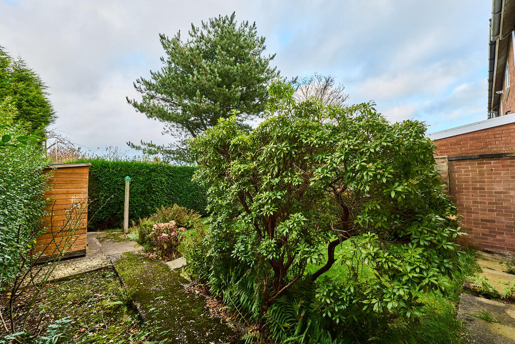 12 Woodland Drive, Cheslyn Hay, Cannock, Staffordshire WS6 7EW photo 4