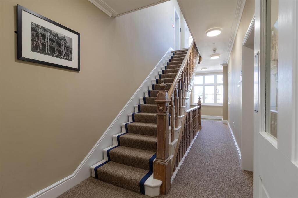 Apartment in Ventnor, Lowtherville - View 4