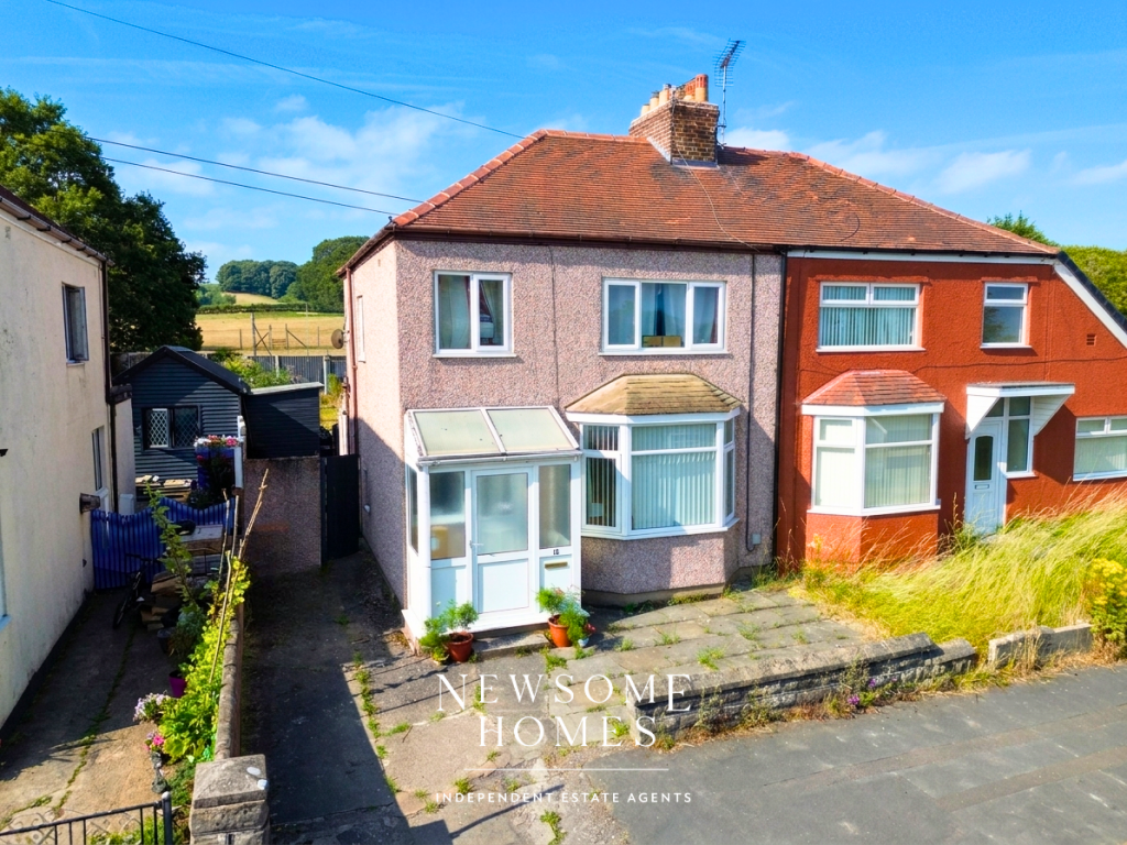 3-bed semi-detached on Oak Grove, Flint, £160,000