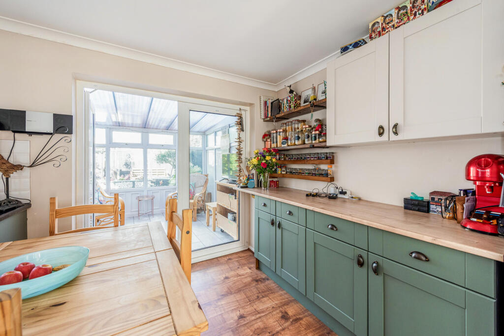 House in Southampton, Warsash - More