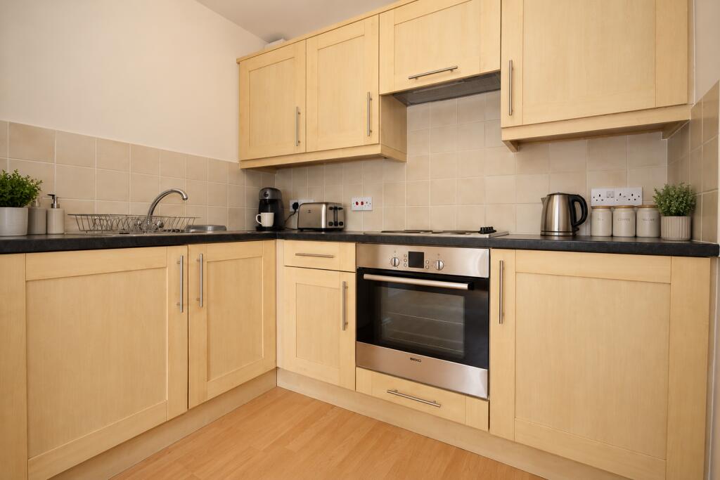 Apartment in Woking, Surrey - View 3