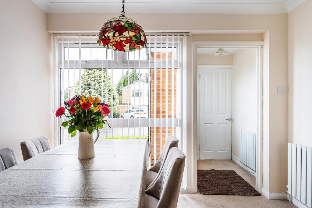 Boulthurst Way, Oxted, Surrey photo 3