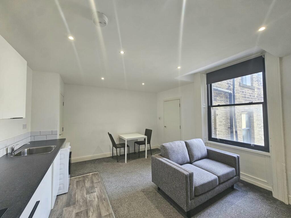 Apartment in Bradford - View 3