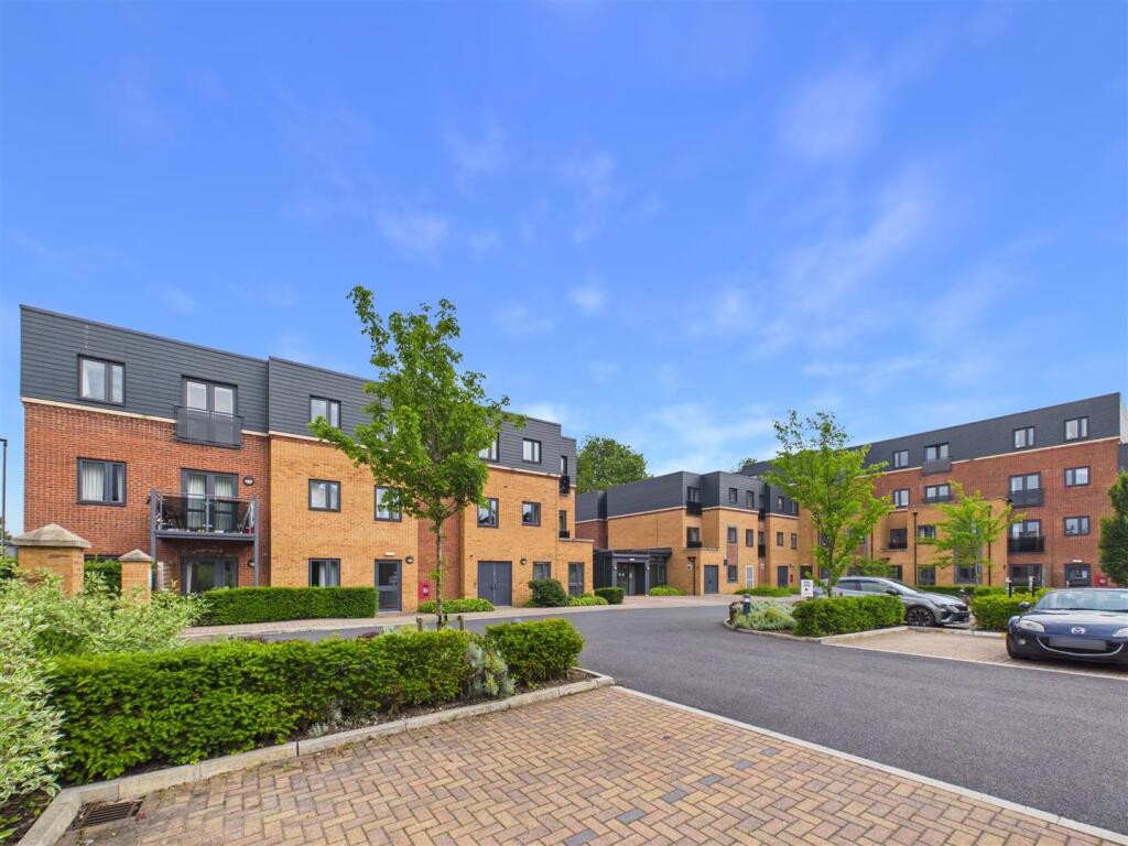 Main image of property: Field Close, Cottingham