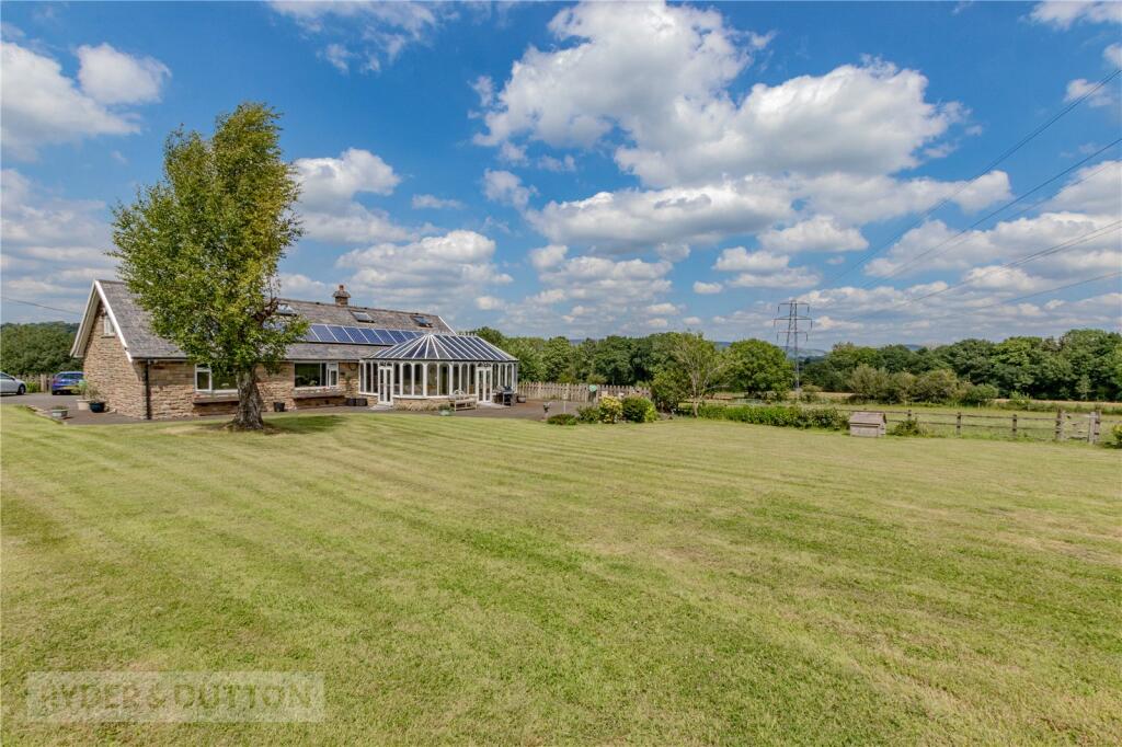 5-bed detached on Woodseats Lane, Charlesworth, Glossop, Derbyshire, SK13, £799,950