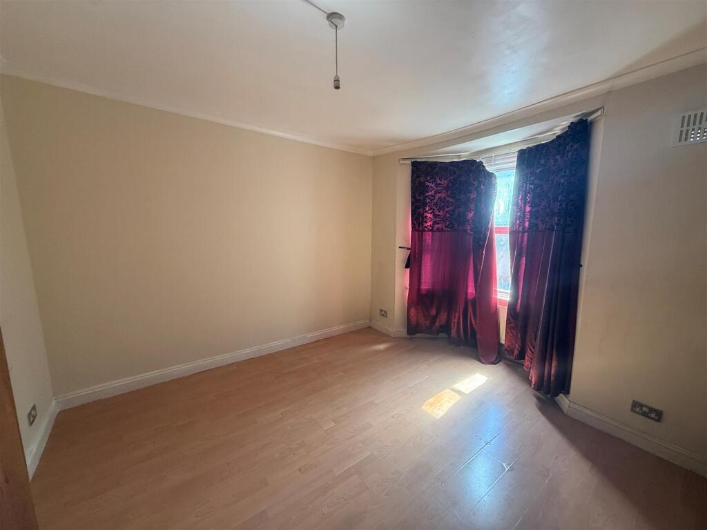 House in London - View 4