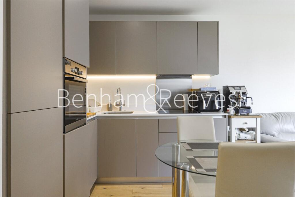 Apartment in London - View 5