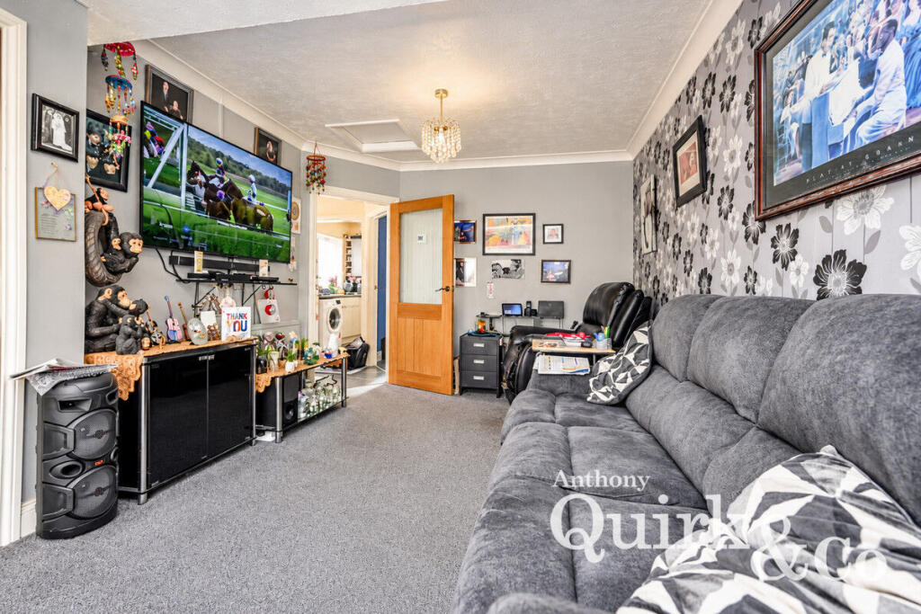 Miltsin Avenue, Canvey Island, SS8 photo 3