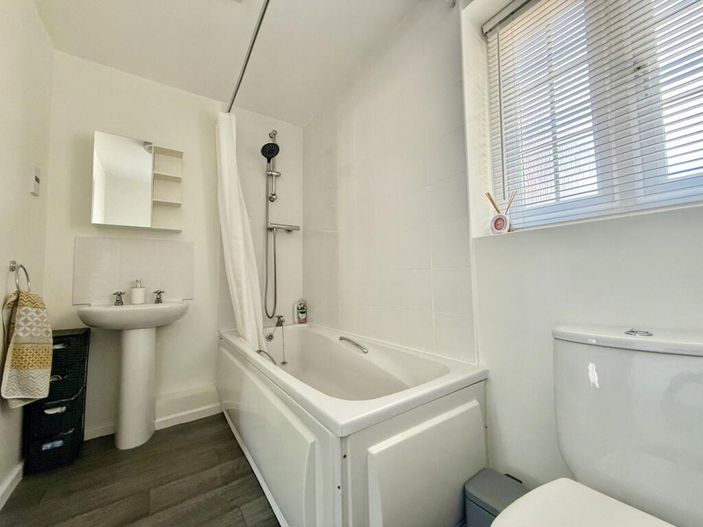 Apartment in Gloucester - More