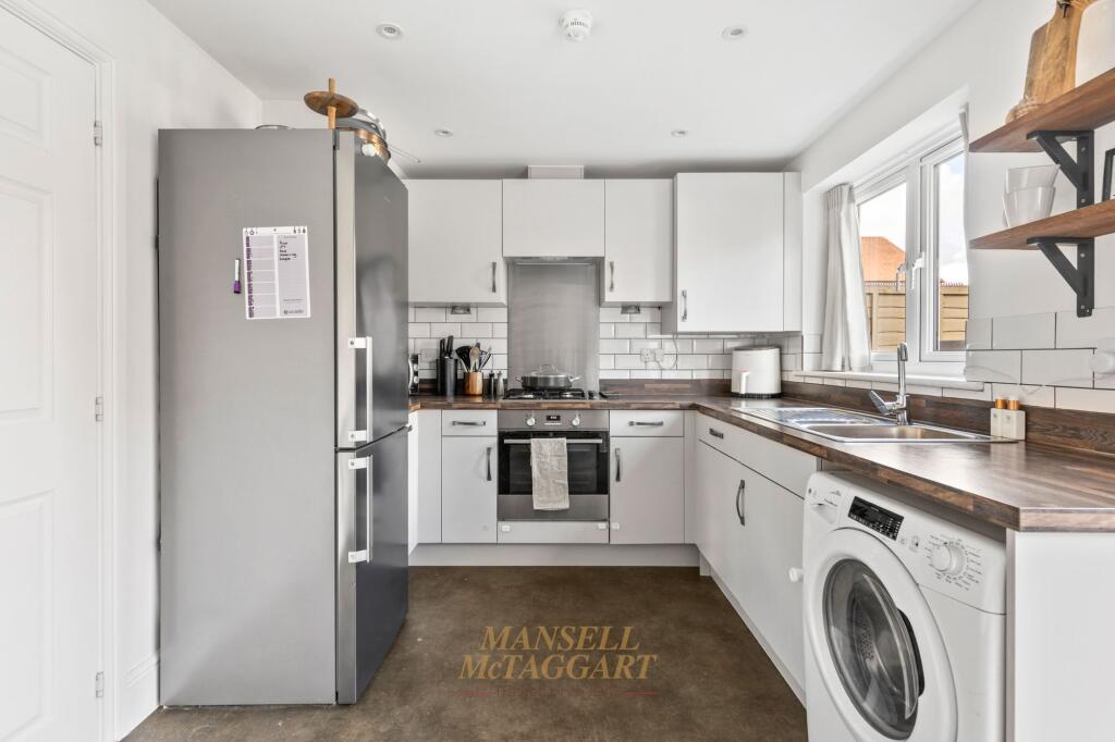 House in Reigate and Banstead, Greenfields, Horley - View 5
