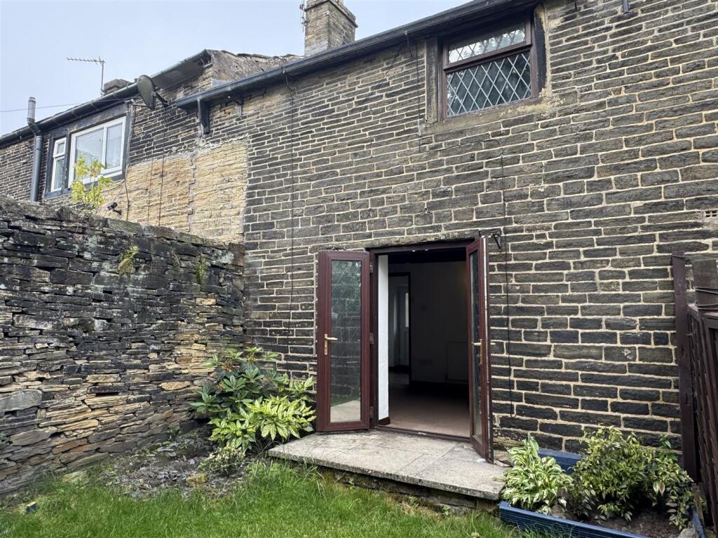 House in Bradford, West Yorkshire - View 4