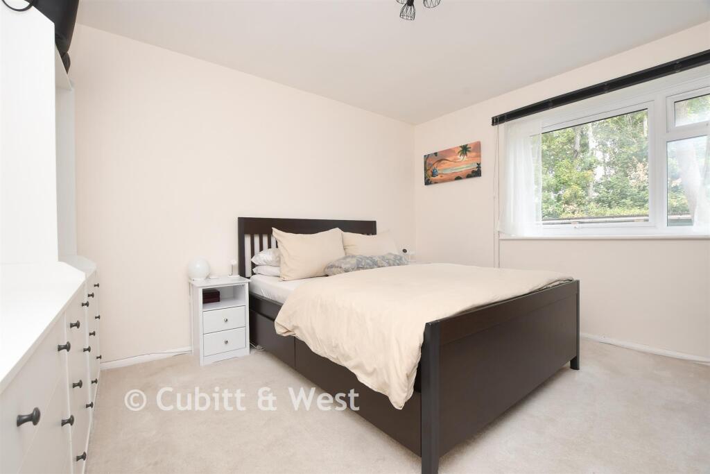 Apartment in Sutton - View 5