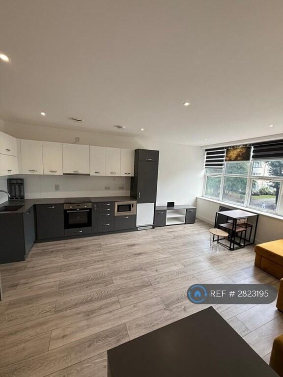 Main image of property: High Street, Edgware, HA8