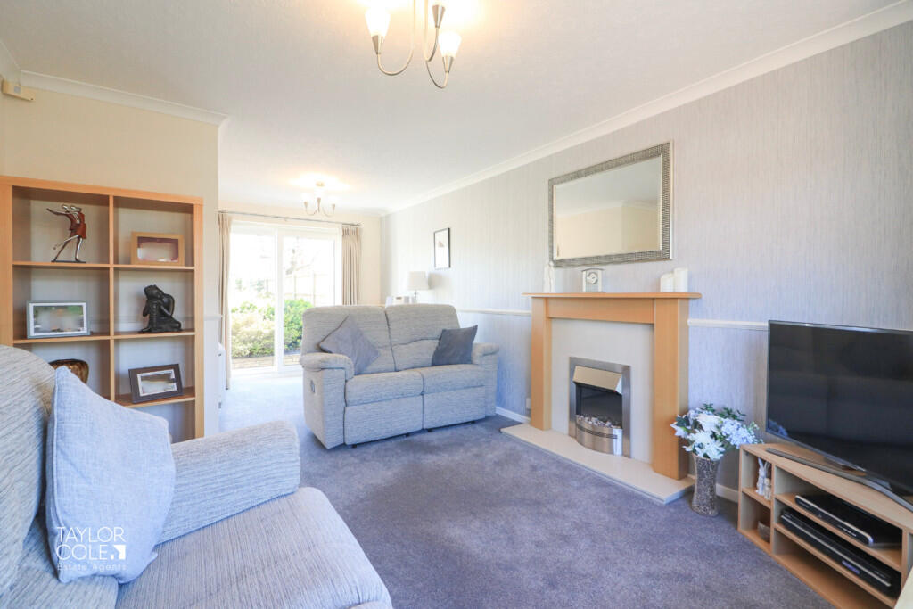 House in Tamworth, Staffordshire - More