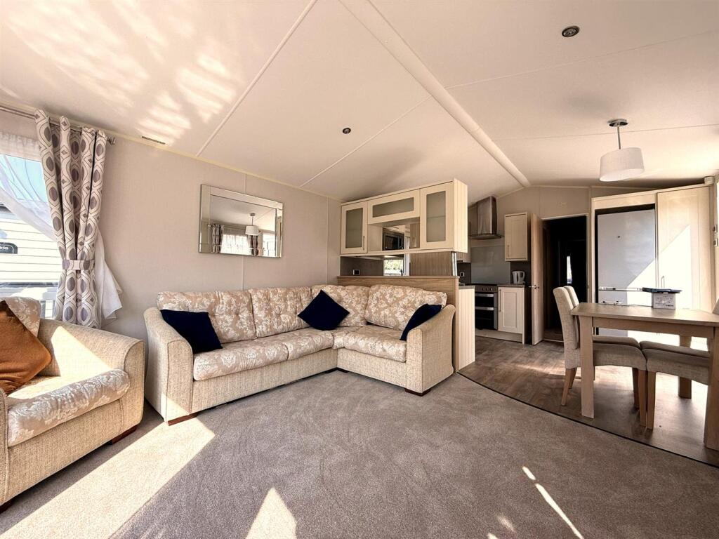 Little Lakeland Caravan Park, Wortwell, Harleston photo 4