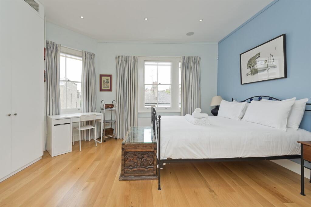 Apartment in London, Royal Borough of Kensington and Chelsea - More