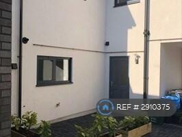 4 bedroom semi-detached house for rent