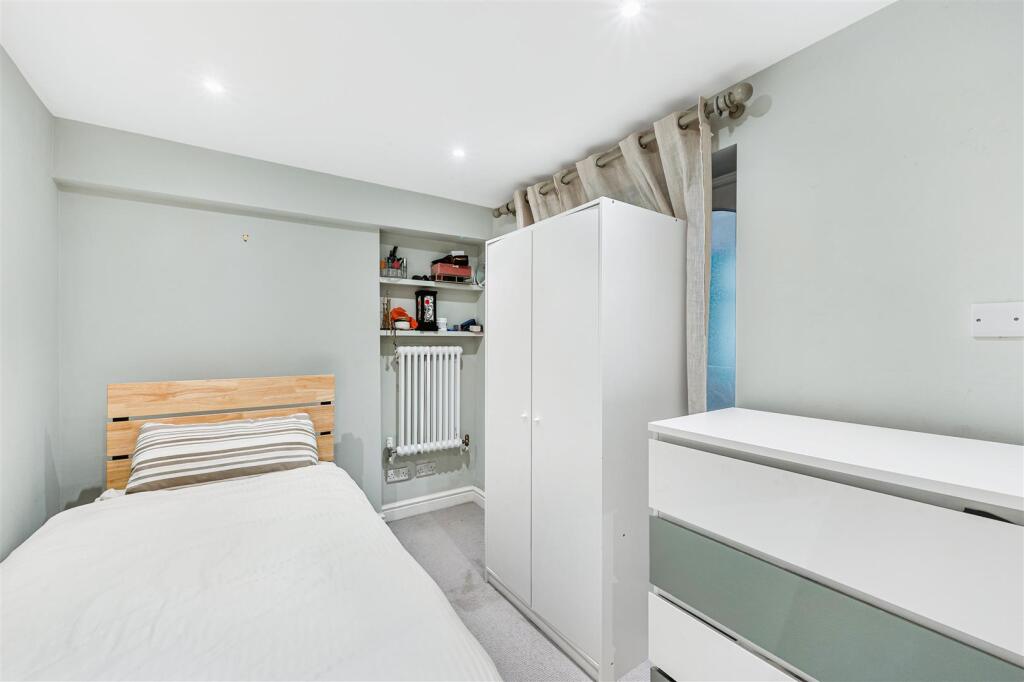 Apartment in London - View 5