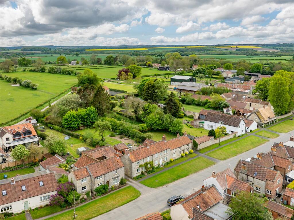 House in Harome, North Yorkshire - View 2
