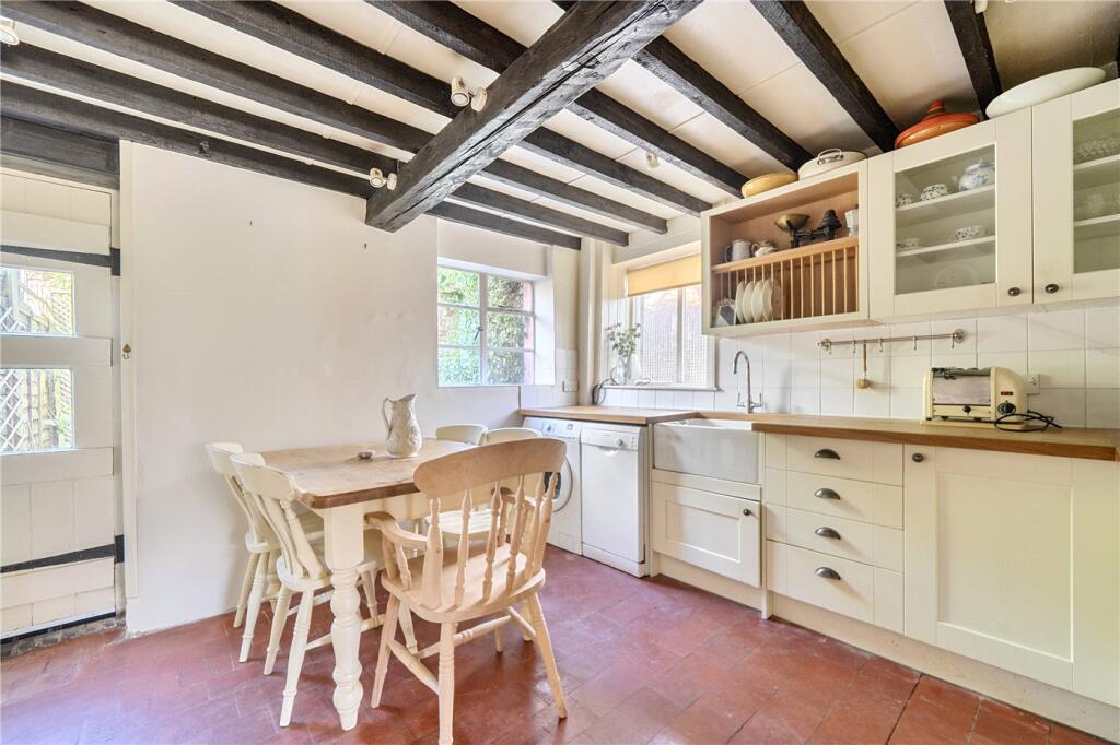 Beavers Road, Farnham, Surrey, GU9 photo 3