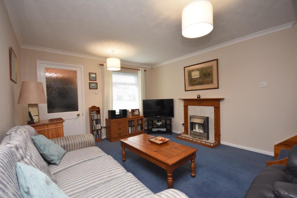 5 Hollyrood Close, Barry, CF62 8AY photo 2